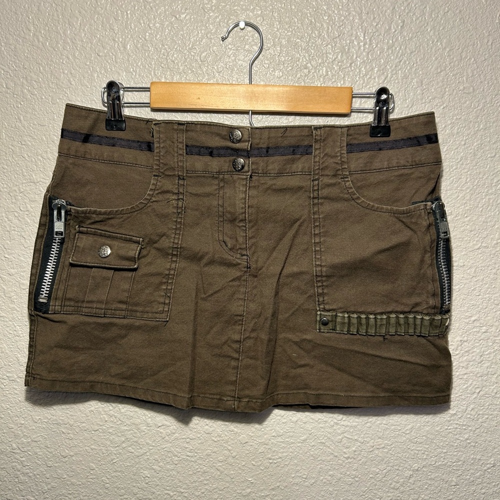 Vintage Y2K Lip Service army-inspired olive green mini skirt with zipper details